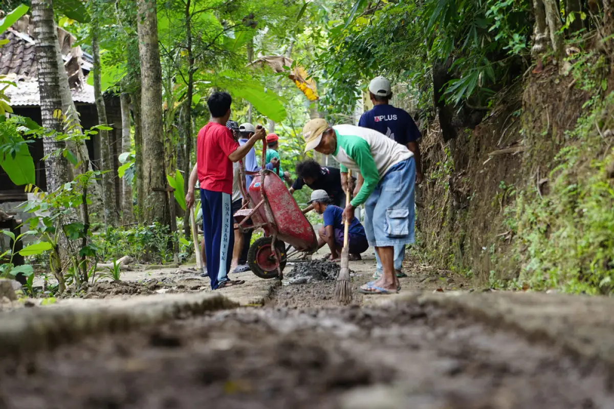 large-gotong-royong-di-indonesia-e55208d73ad2bb8f803f777b65c19a43
